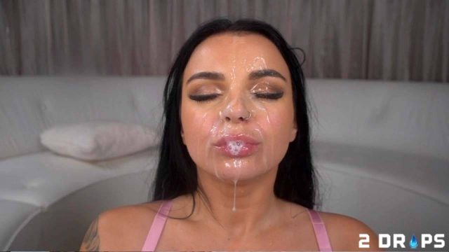 Payton Preslee – The Shower On 2 Drops Leaked Video