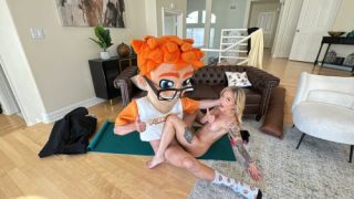 PornDudeCasting – Kathryn Mae and PornDude Teach Yoga and Filmmaking