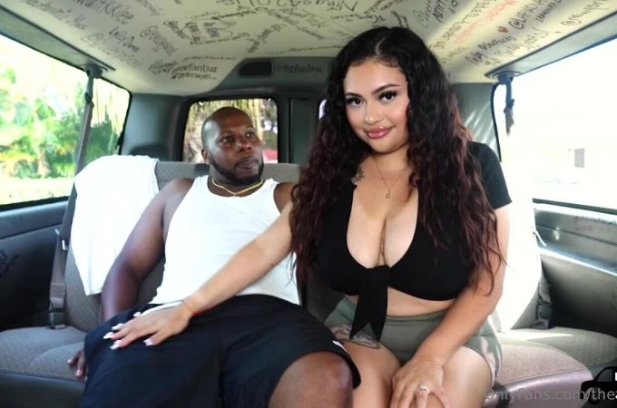 Fan Bus – Yessenia Canales Porn
