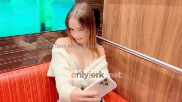 Aphrodixia – Suck And Fuck In The Subway Video Leaked