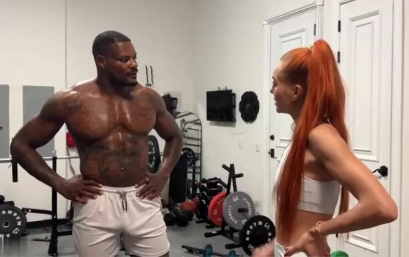 Little Dragon – BBC Gym Coach Drilling His Client Tight Wet Pussy