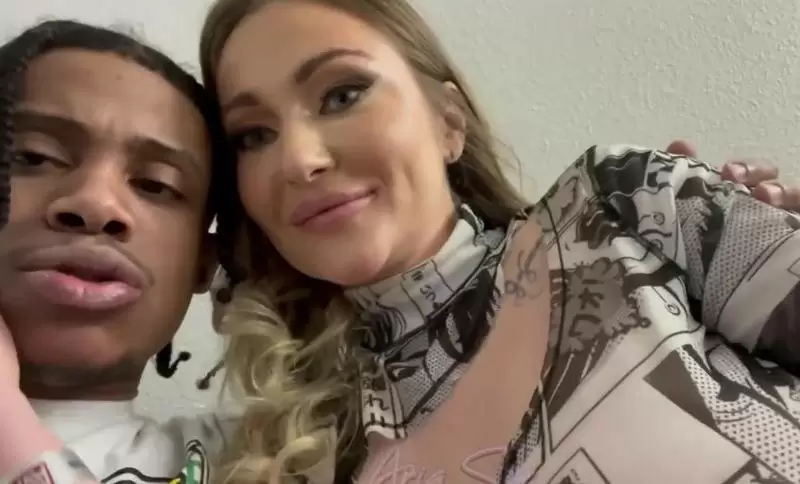 Aria Six – Thicc Blonde Couch Creampie With Lil D