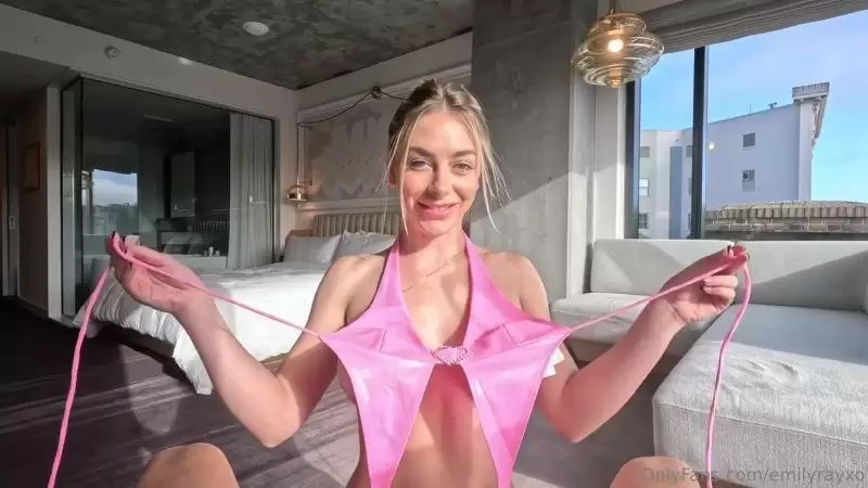 Emilyrayxo – Hot Blonde Lubed Up Ass Fuck Doggy Style