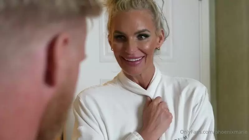 Phoenix Marie – Smoking Hot BG Rough Fucking Makes Her Squirt