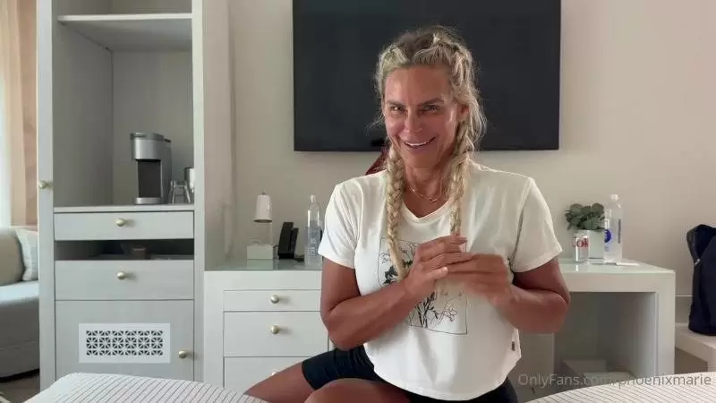 Phoenix Marie – Hotel Room Hookup