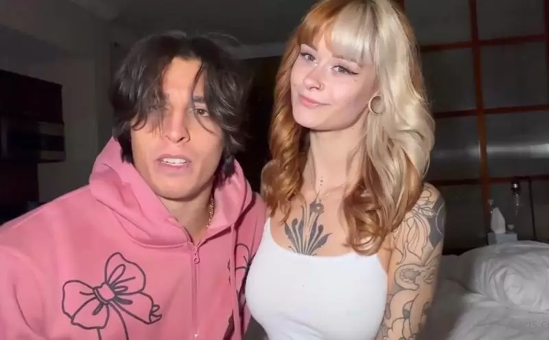 Sallydinosaur – Sextape with Gattouz0