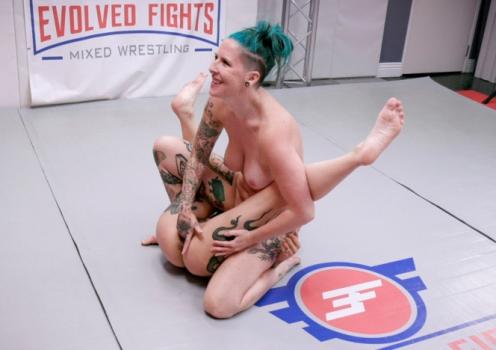 EvolvedFightsLez – Luna Lovely vs Nikki Zee